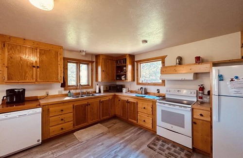Last Chance Casa | Cozy & Convenient | Excellent Fishing Location - Wild West Layover
