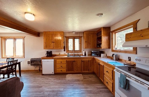 Last Chance Casa | Cozy & Convenient | Excellent Fishing Location - Wild West Layover