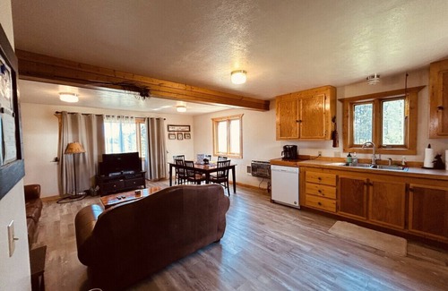 Last Chance Casa | Cozy & Convenient | Excellent Fishing Location - Wild West Layover