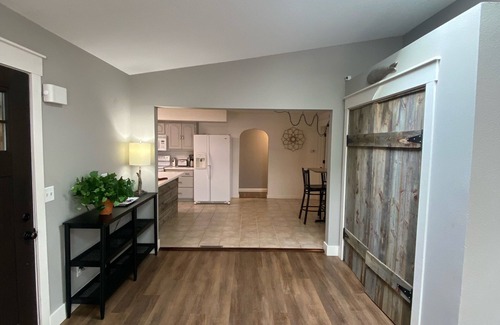 Brice Prairie Casa | Cozy Corner Cottages-3 Bedroom House Rental