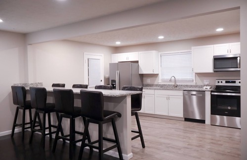 Speedway Casa | Cozy Corner House 9 min walk from Indianapolis Motor Speedway!