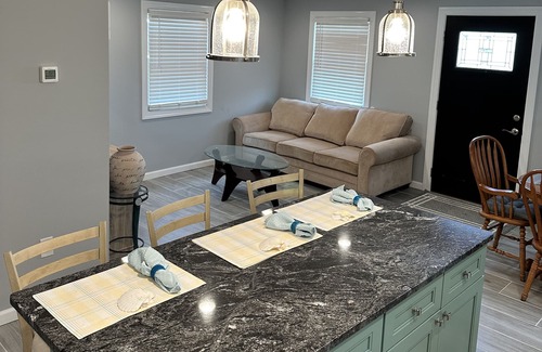 New Monmouth Cabaña | Cozy cottage near beach