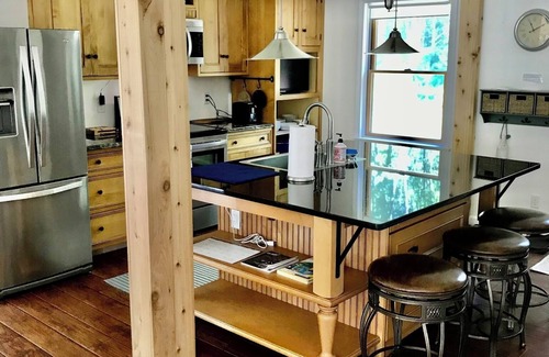 Kennebunk Cabaña | Cozy Cottage 1 m to Dock Square &Ocean Sun-Sun rental,Book before to late!