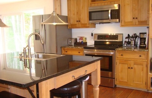 Kennebunk Cabaña | Cozy Cottage 1 m to Dock Square &Ocean Sun-Sun rental,Book before to late!