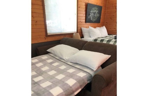 Trempealeau Cabaña | Cozy Cottage 2 on Lake Road