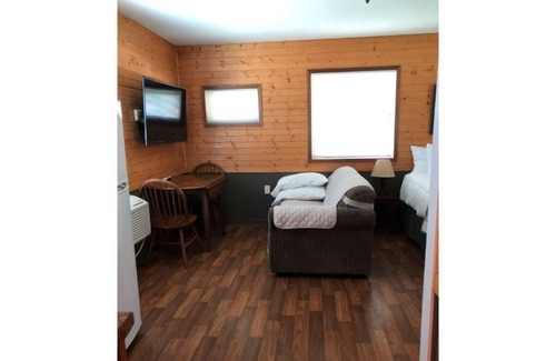 Trempealeau Cabaña | Cozy Cottage 2 on Lake Road