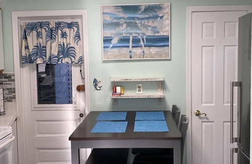 Ocean Grove Cabaña | Cozy Cottage 3 blocks to Town 7 to Beach 4 Blocks to Asbury