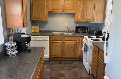 Treasure Lake Casa | Cozy Cottage 500 Yards to Main Beach