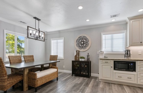 Lodi Cabaña | Cozy Cottage (ADA-accessible & *no cleaning fee*) near wineries + shops