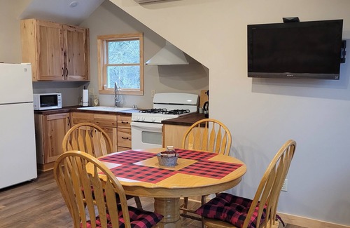 Grass Lake Apartamento | Cozy cottage apartment at Crane Cove