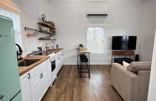 Dry Ridge Cabaña | Cozy Cottage at Pumpkin Patch Near Ark: No Cleaning Fee & Free Farm Passes!