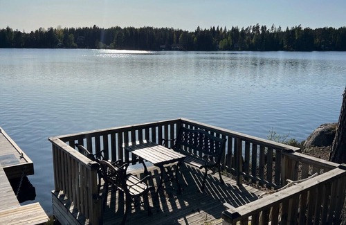 Karlskoga Cabaña | Cozy cottage by the lake