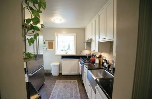 Bethesda Casa | Cozy Cottage by the City