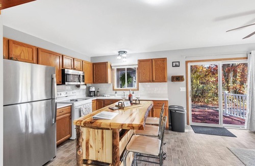 Higgins Lake Cabaña | Cozy Cottage by The Lakes