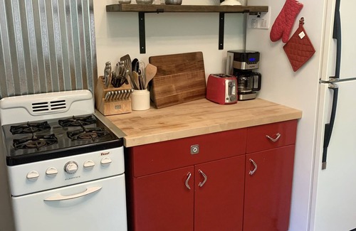 Cloudcroft Cabina | Cozy Cottage Cabin with Wood Burning Fireplace - Pet Friendly! Charming Updates!