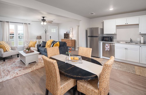 Weston Casa | COZY COTTAGE-Celina Area-Located in Historic Downtown Weston