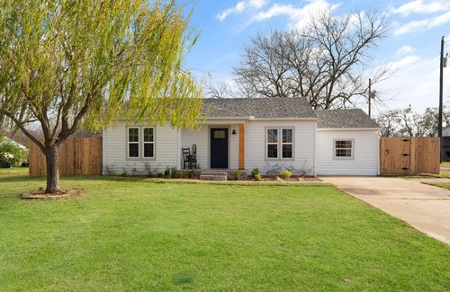 Weston Casa | COZY COTTAGE-Celina Area-Located in Historic Downtown Weston
