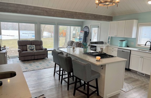 Whitmore Lake Cabaña | Cozy Cottage close to Ann Arbor!
