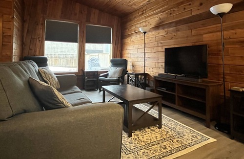 Sylvan Lake Cabina | Cozy Cottage Close to Public Beach
