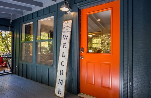 Cherry Log Cabaña | Cozy cottage close to hiking, wineries, shops in downtown Ellijay and Blue Ridge