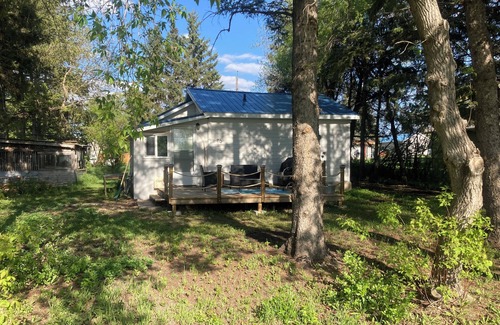 Division No. 16 Cabaña | Cozy cottage. Close to the Vine Chapel, Asessippi Ski Hill, Lake of the Prairies