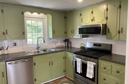 South Dennis Cabaña | Cozy Cottage. Close to the Beach!