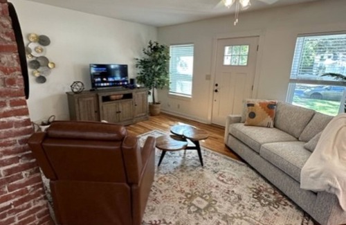 Bainbridge Cabaña | Cozy cottage convenient to downtown, restaurants, and medical facilities.