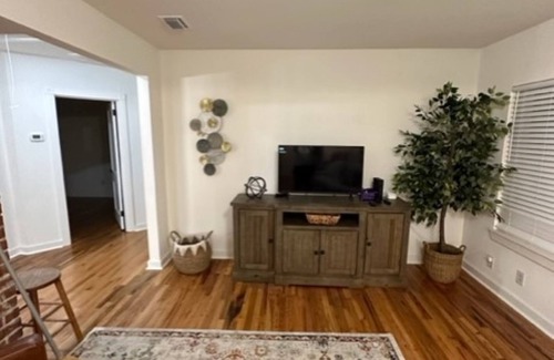 Bainbridge Cabaña | Cozy cottage convenient to downtown, restaurants, and medical facilities.