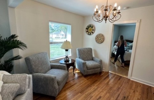 Bainbridge Cabaña | Cozy cottage convenient to downtown, restaurants, and medical facilities.