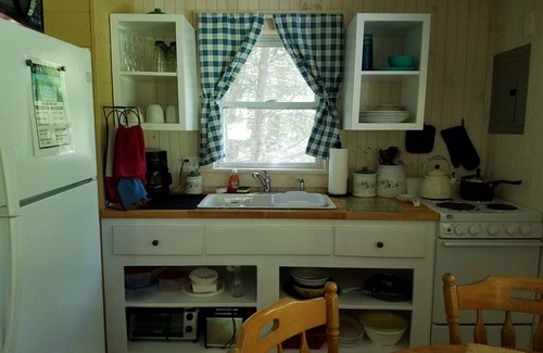 Barton Cabaña | May Brook Falls Cottages, Cottage #3