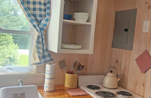 Barton Cabaña | May Brook Falls Cottages, Cottage #2