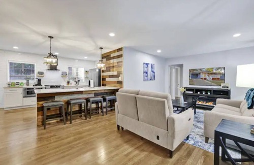 Birmingham Cabaña | Cozy Cottage Downtown ~ Near Protective