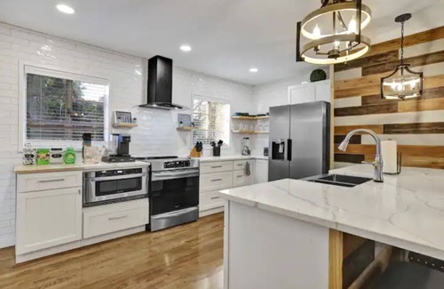 Birmingham Cabaña | Cozy Cottage Downtown ~ Near Protective