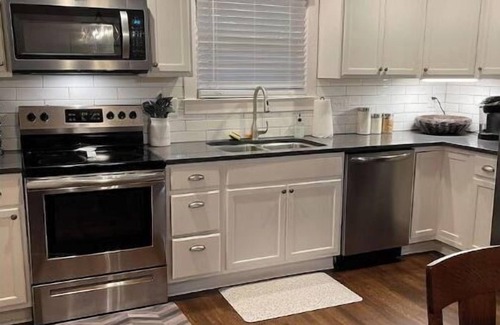 South Cleveland Casa | Cozy Cottage Downtown Cleveland