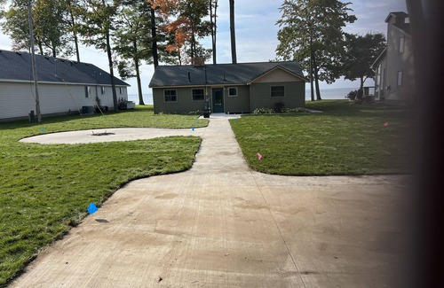 Houghton Lake Casa | Cozy Cottage, fresh laid sod, new concrete patio and sidewalk, sandy beach!