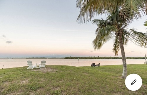 Naples Apartamento | Tranquila Olde "back country" Florida Cottage