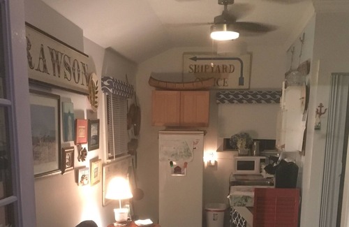 Nantucket Town Cabaña | Cozy cottage great mid island location 1 mile to beach and 1 mile to town