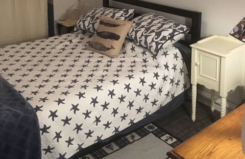 Nantucket Town Cabaña | Cozy cottage great mid island location 1 mile to beach and 1 mile to town