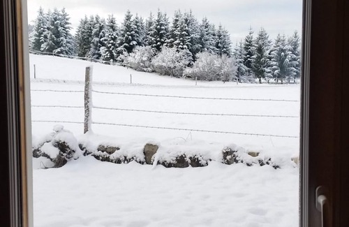 Longevilles-Mont-d'Or Chalet De Esquí | acogedora casa de campo AltoDoubs, a 1000 m de altitud en el corazón del Jura