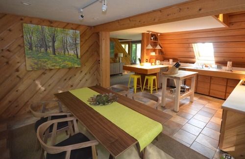 Suttons Bay Cabina | Up North Treehouse-Suttons Bay-Se sienta en lo alto de los árboles. En la aldea