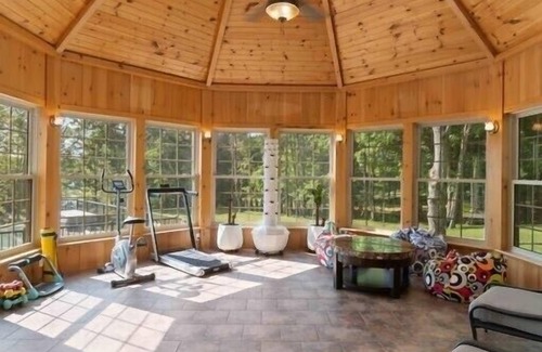 Rideau Lakes Cabaña | Cozy cottage home close to nature includes game room, fitness equip, & Hot Tub.