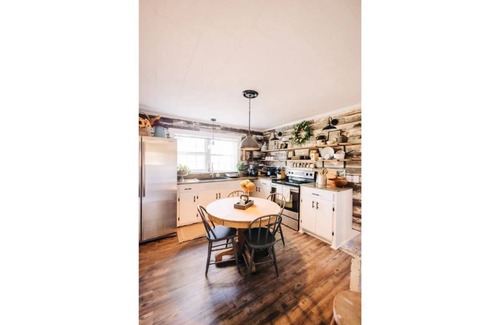 Buckingham Cabaña | Cozy Cottage Homestead in the heart of Virginia
