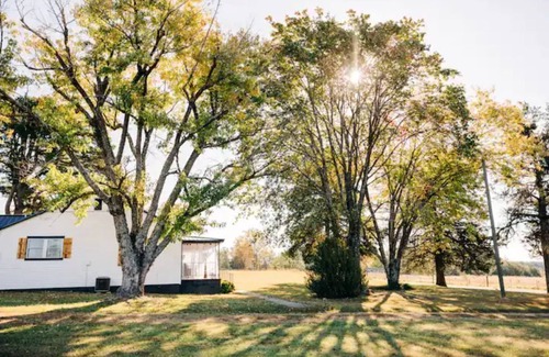 Buckingham Cabaña | Cozy Cottage Homestead in the heart of Virginia