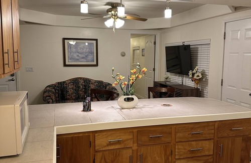 Kimberly Casa | Cozy Cottage House A with Double Carports