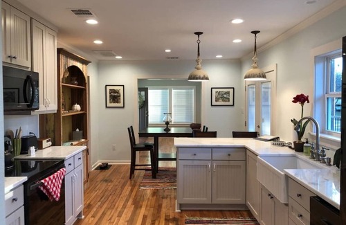 Johnson City Cabaña | Cozy Cottage in delightful Johnson City, Texas