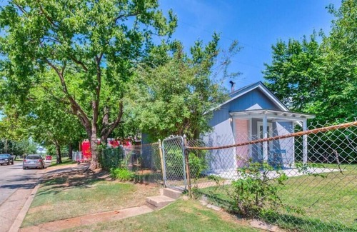 Helm Farm Cabaña | Cozy Cottage in Heart of OKC