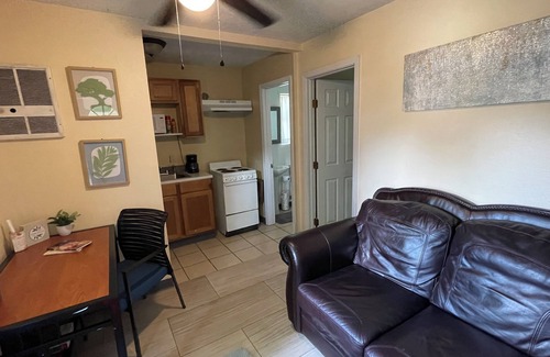 Hattiesburg Cabaña | Cozy cottage in Hattiesburg with AC, WiFi