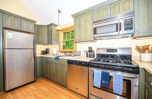 Blodgett Landing Cabaña | Cozy Cottage in Newbury, NH - Walkable to Lake Sunapee