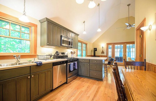 Blodgett Landing Cabaña | Cozy Cottage in Newbury, NH - Walkable to Lake Sunapee