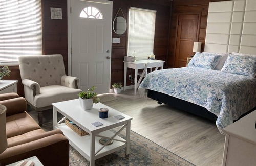 Ocean Beach Cabaña | Cozy Cottage In Ocean Beach just 2 blocks from the Sand!